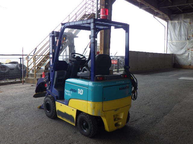 Xe nâng điện Komatsu 1.8 tấn Kẹp cuộn giấy