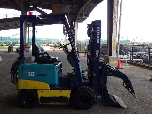 Xe nâng điện Komatsu 1.8 tấn Kẹp cuộn giấy