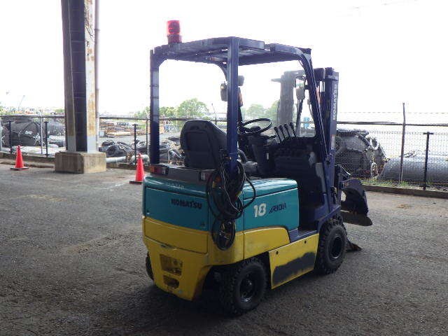 Xe nâng điện Komatsu 1.8 tấn Kẹp cuộn giấy