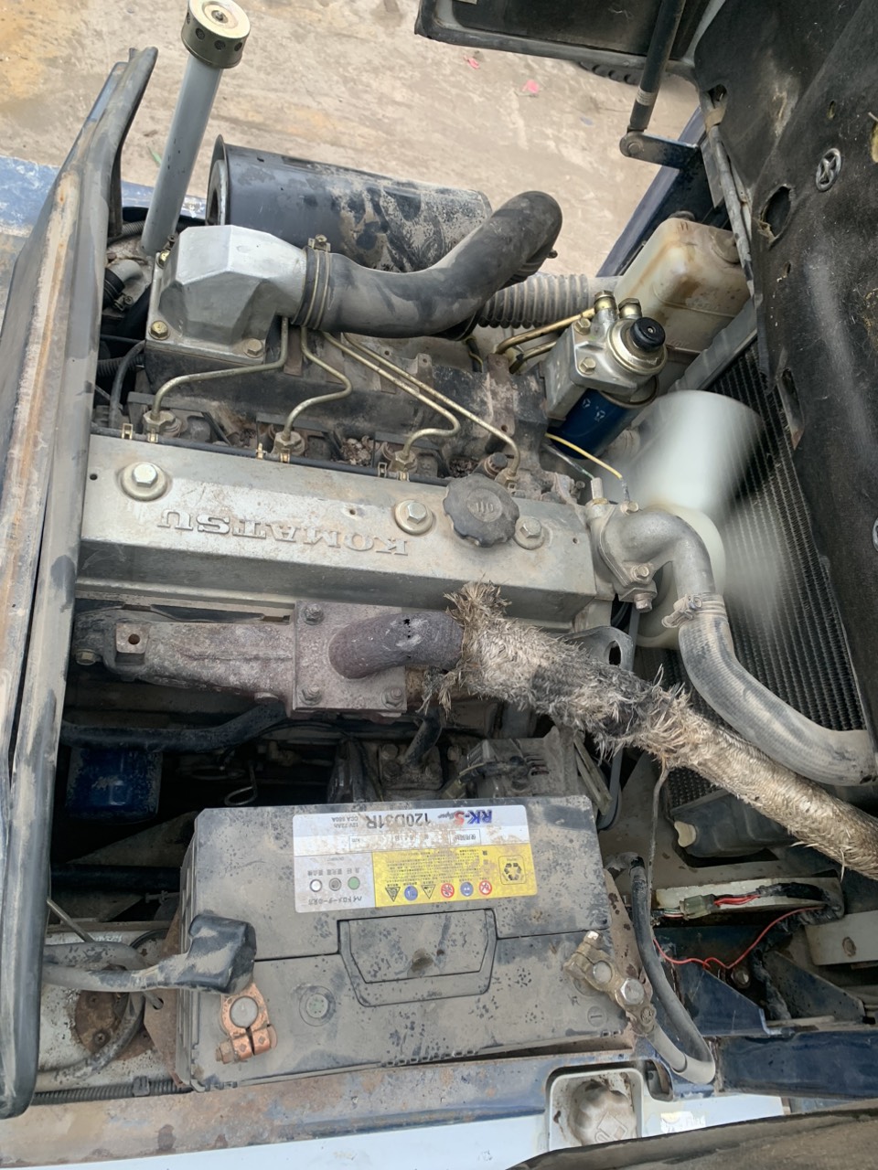 Xe nâng dầu Komatsu 2.5 tấn FD25H-11