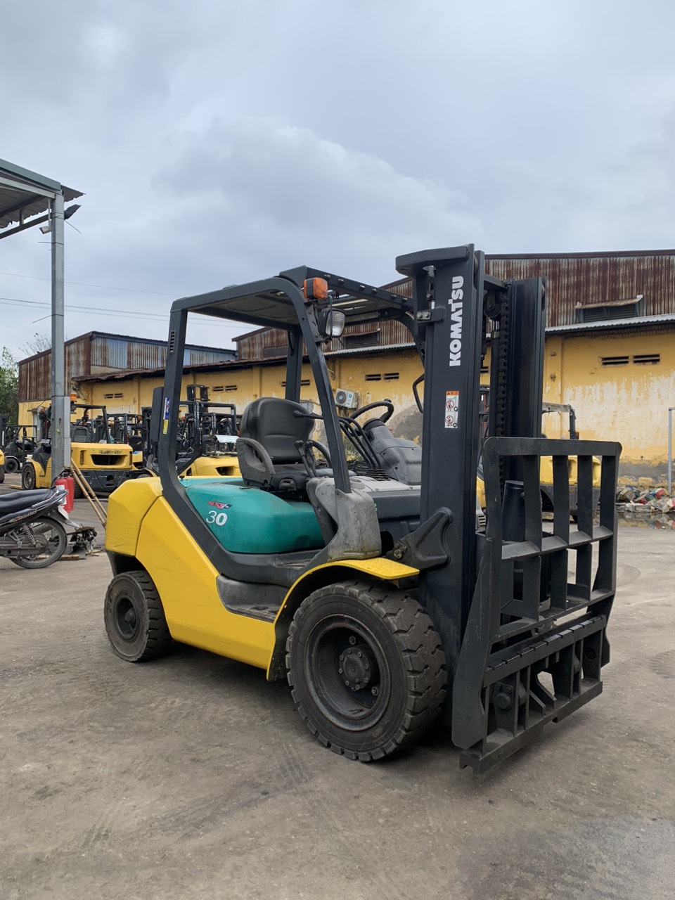 Xe nâng dầu Komatsu 3 tấn FD30C-16 #706871