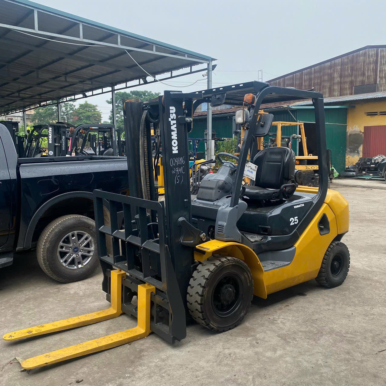 Xe nâng dầu Komatsu 2,5 tấn FD25T-17