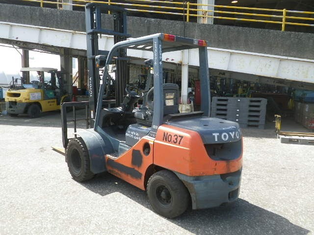 Xe nâng dầu Toyota 3.0T#02-8FD30