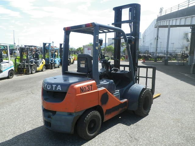 Xe nâng dầu Toyota 3.0T#02-8FD30