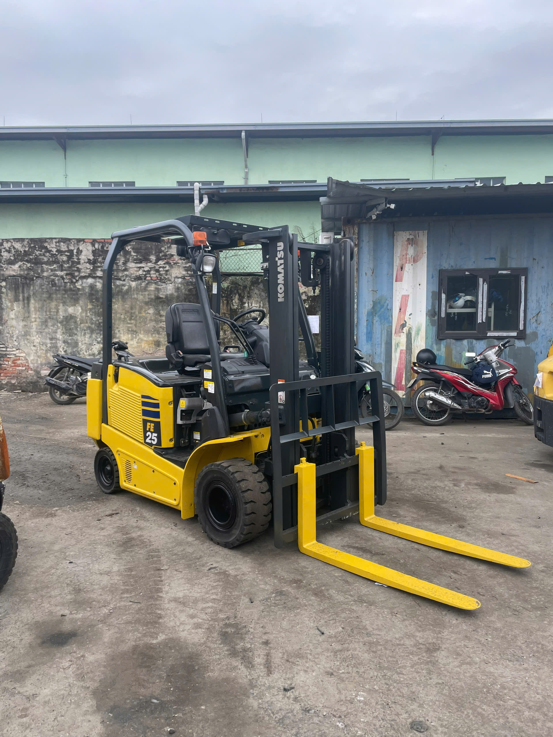 Xe nâng điện Komatsu 2.5 tấn FE25-1