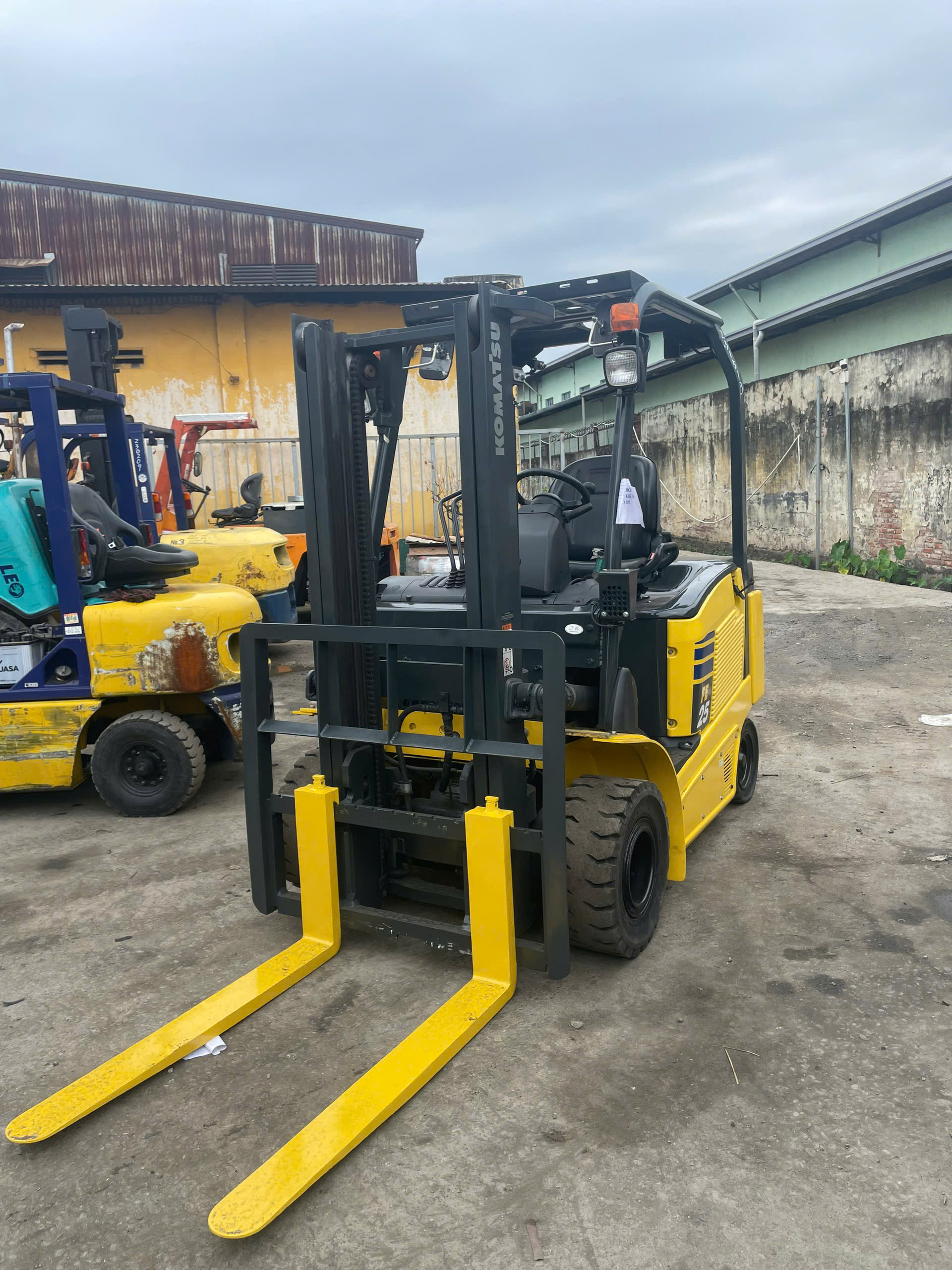 Xe nâng điện Komatsu 2.5 tấn FE25-1