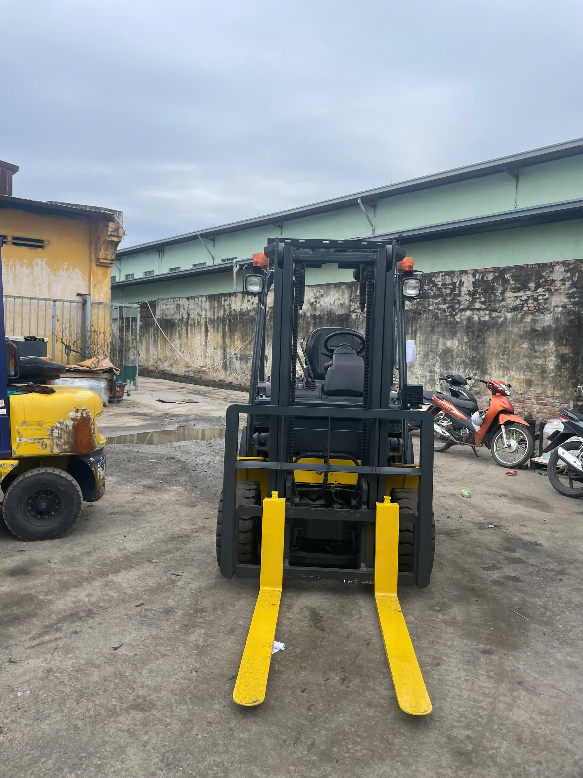 Xe nâng điện Komatsu 2.5 tấn FE25-1