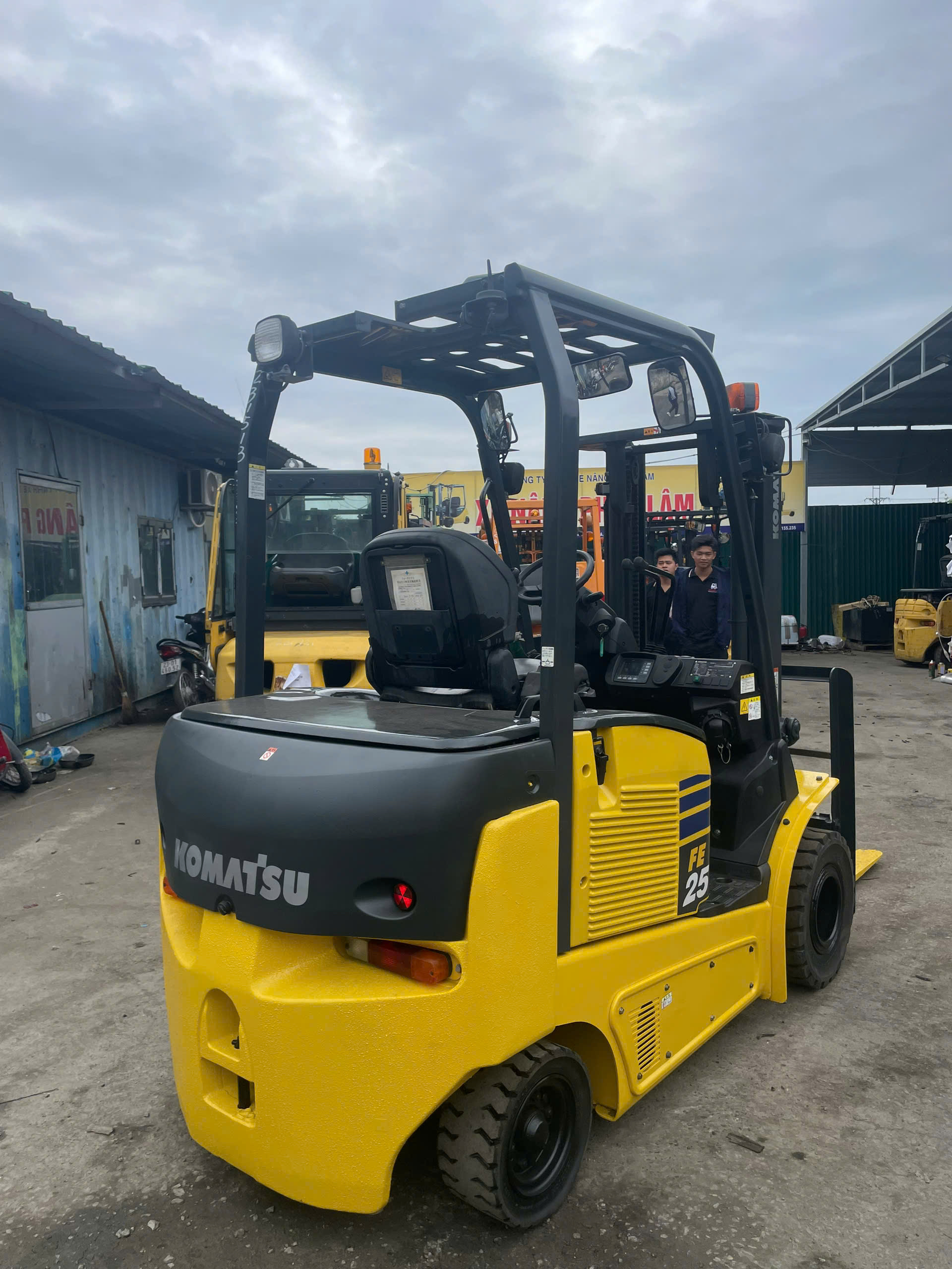 Xe nâng điện Komatsu 2.5 tấn FE25-1