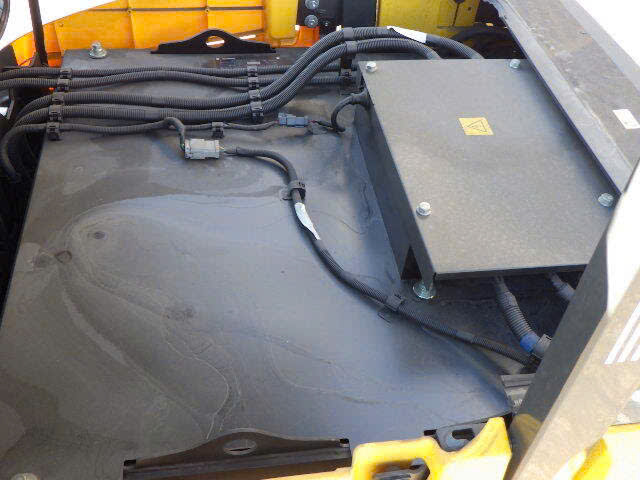 Xe nâng điện Komatsu 3.0T #304219