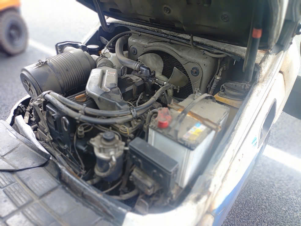 Xe nâng dầu Komatsu 2.5 t -FD25HT-17