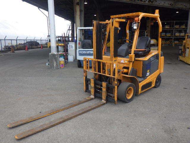 Xe nâng Komatsu 2.5 tấn # 304269 pin khô dịch càng