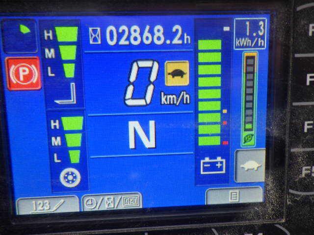 Xe nâng Komatsu 2.5 tấn # 304269 pin khô dịch càng