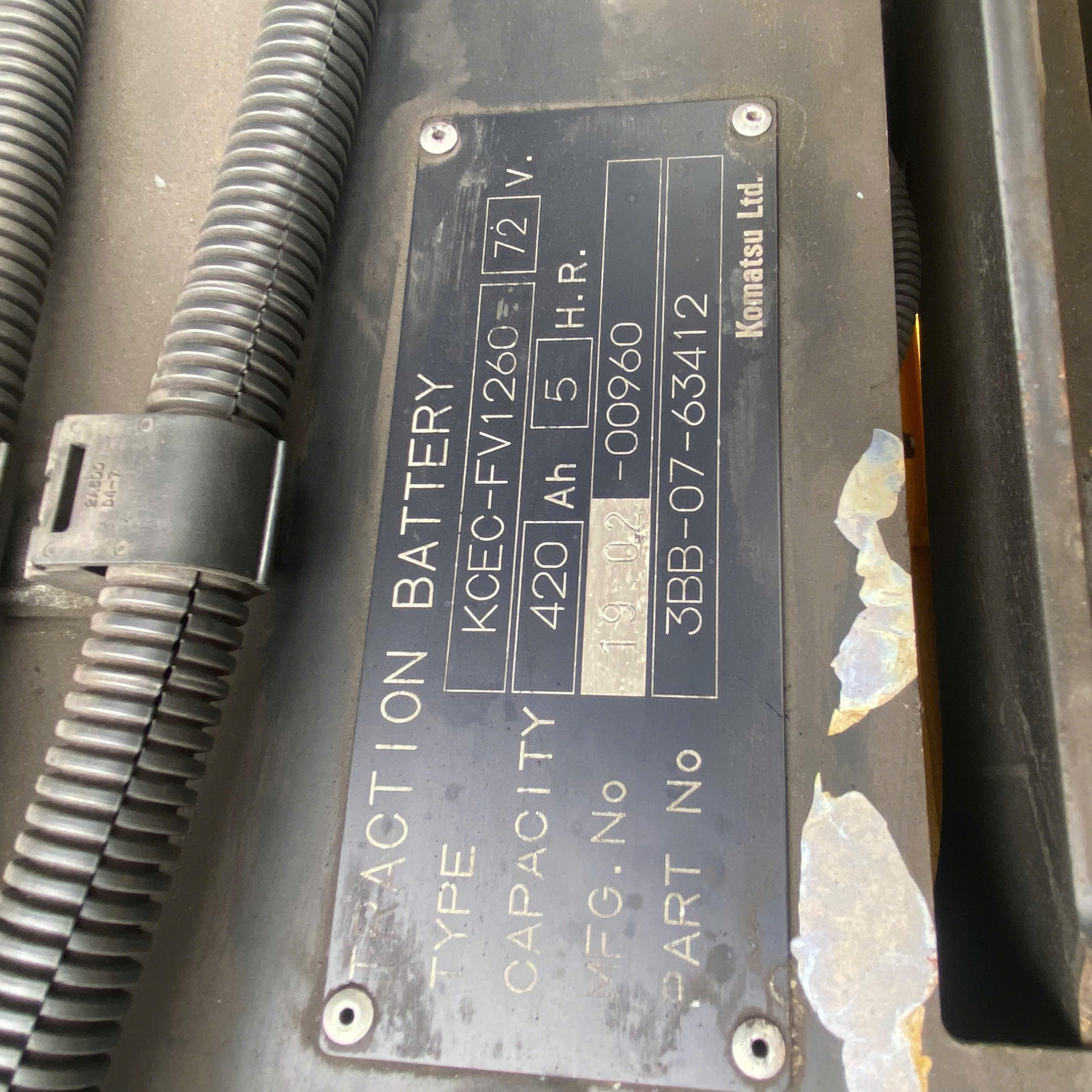 Xe nâng Komatsu 2.5 tấn # 304269 pin khô dịch càng