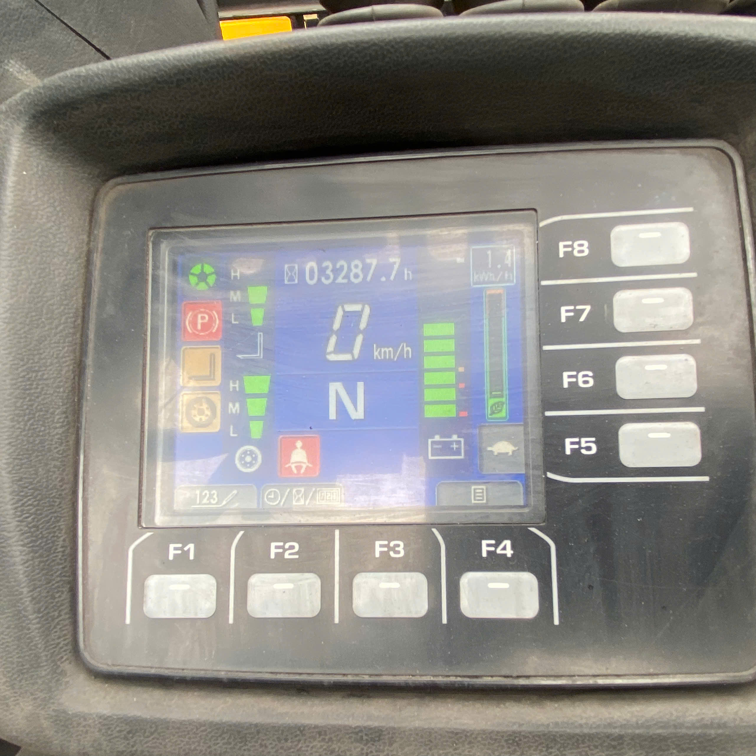 Xe nâng Komatsu 2.5 tấn # 304269 pin khô dịch càng