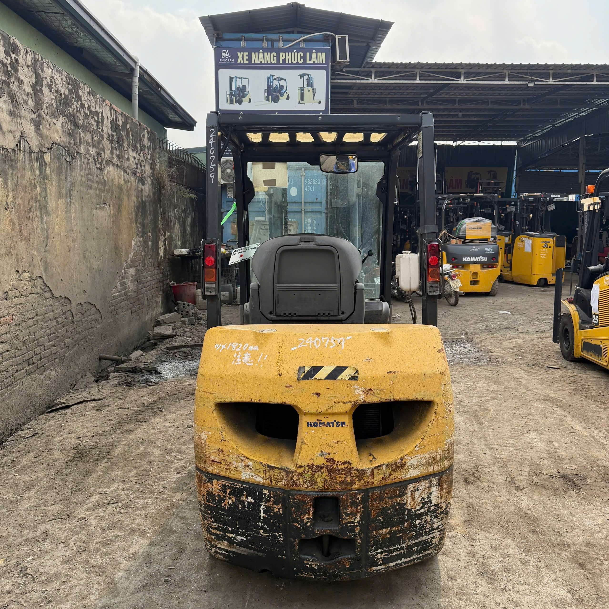 Xe nâng dầu Komatsu 2.5 tấn -  FD25NT-16