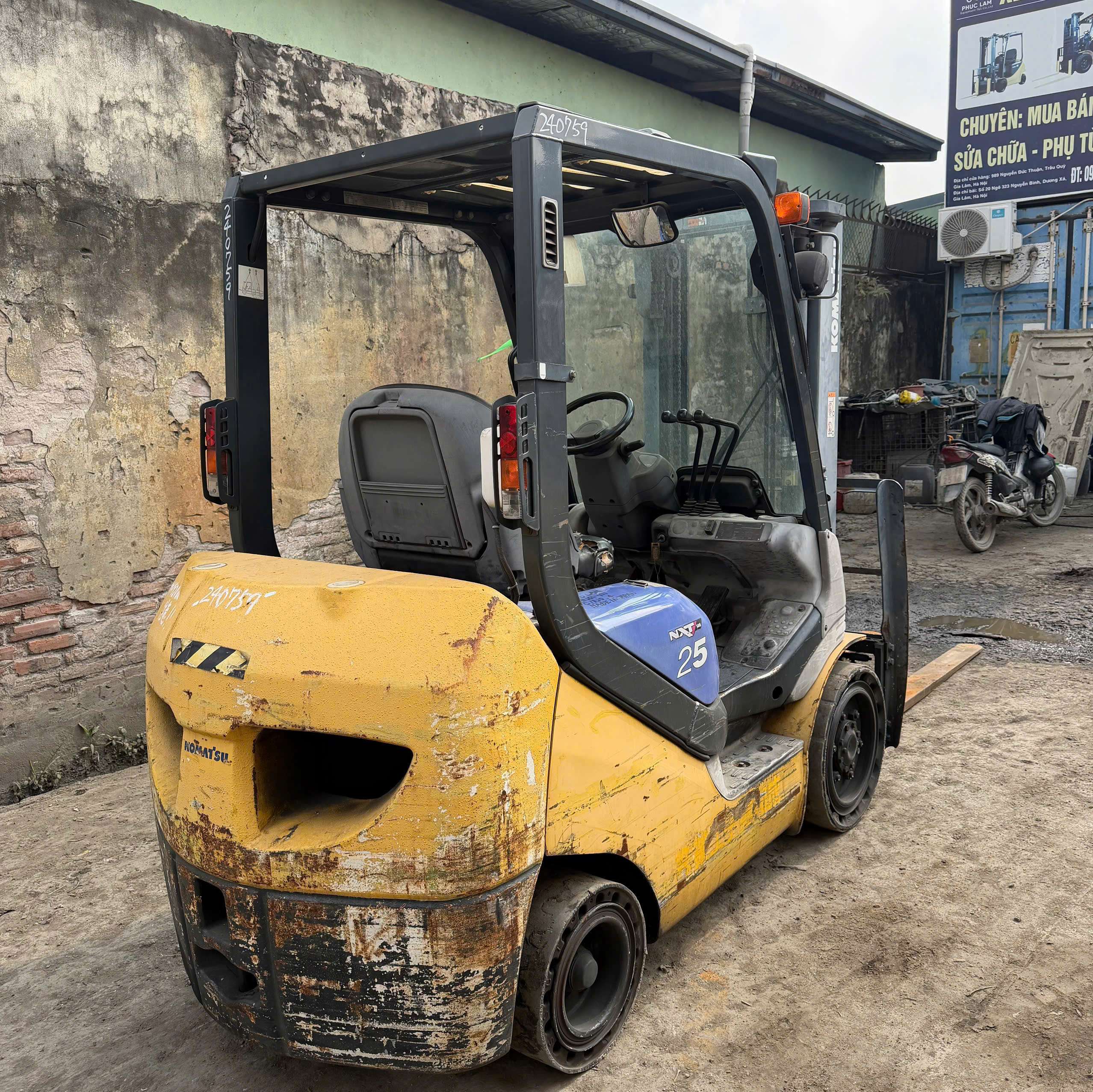 Xe nâng dầu Komatsu 2.5 tấn -  FD25NT-16