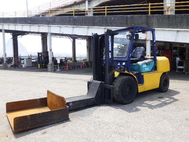 Xe nâng dầu Komatsu 4 tấn FD40T-7#102499 sản xuất năm 2000