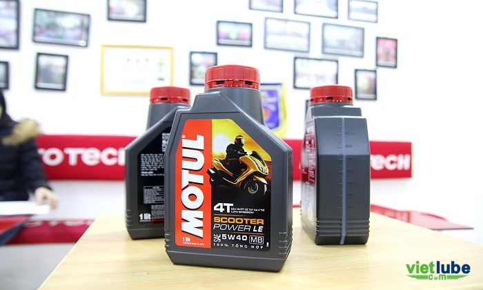 Dầu nhớt Motul Scooter LE 5W4