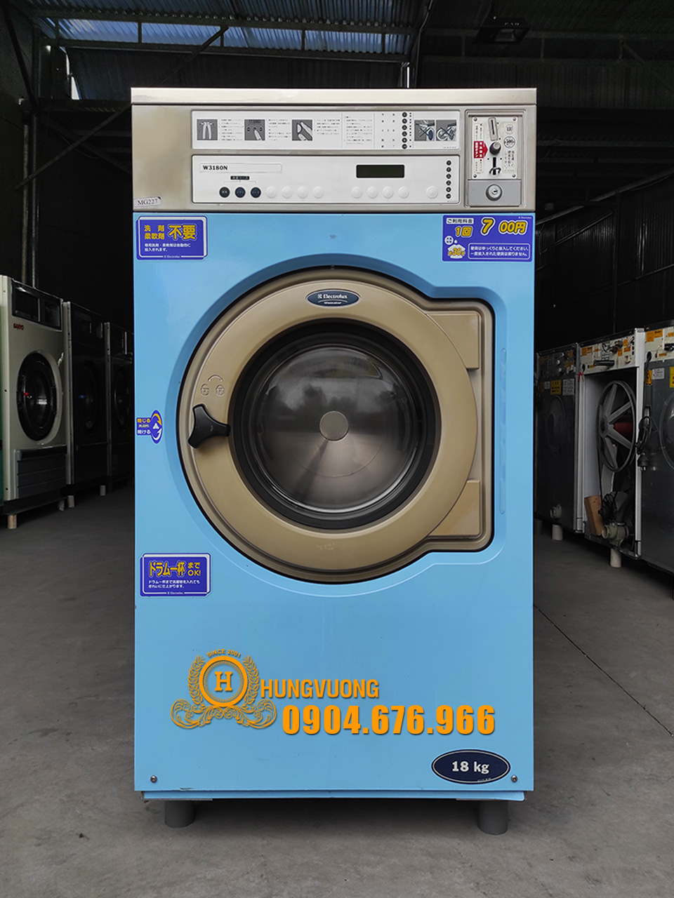 Mặt trước máy giặt công nghiệp ELECTROLUX W3180N, 18kg, chân cố định, Thụy Điển