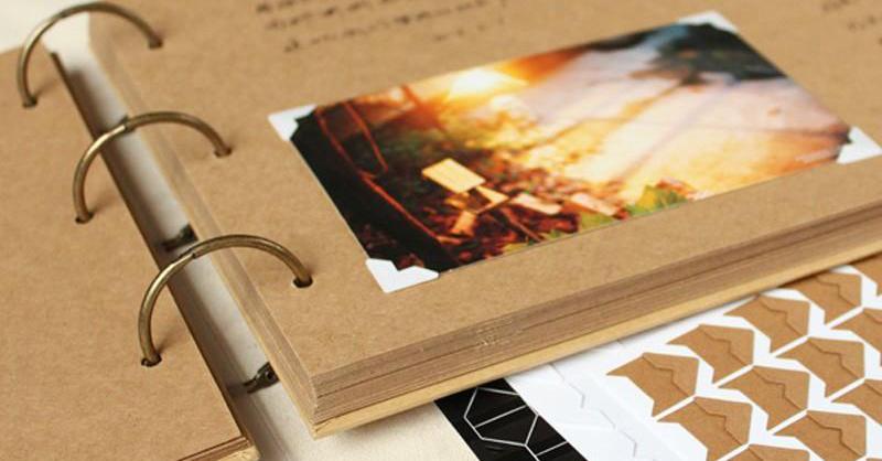 Tạo cho bộ sưu tập ảnh cưới của bạn cái nhìn riêng tư với album ảnh cưới handmade đẹp. Với thiết kế tinh tế và sự kĩ lưỡng đến từng chi tiết, album ảnh cưới sẽ giúp bạn tạo ra một bài trình diễn tuyệt vời cho những kỷ niệm khó quên của cuộc đời mình.