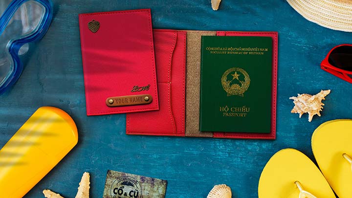 Du lịch tiện lợi với passport holder màu hồng