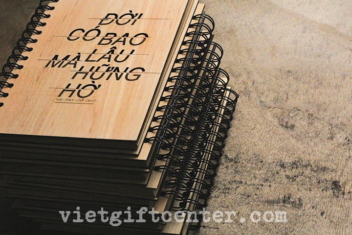 sổ tay bìa gỗ "Đời có bao lâu mà hững hờ"