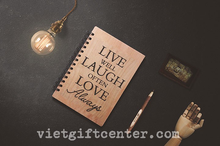 Sổ tay bìa gỗ mẫu Live Laugh Love khắc chữ