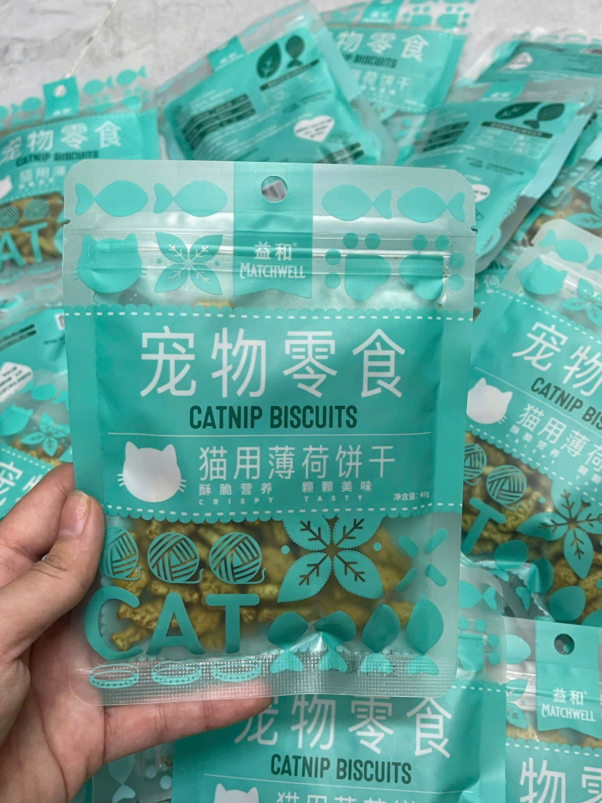 BÁNH CÁ CATNIP CHO MÈO HỖ TRỢ TIÊU BÚI LÔNG THƠM MIỆNG - GÓI 40G 