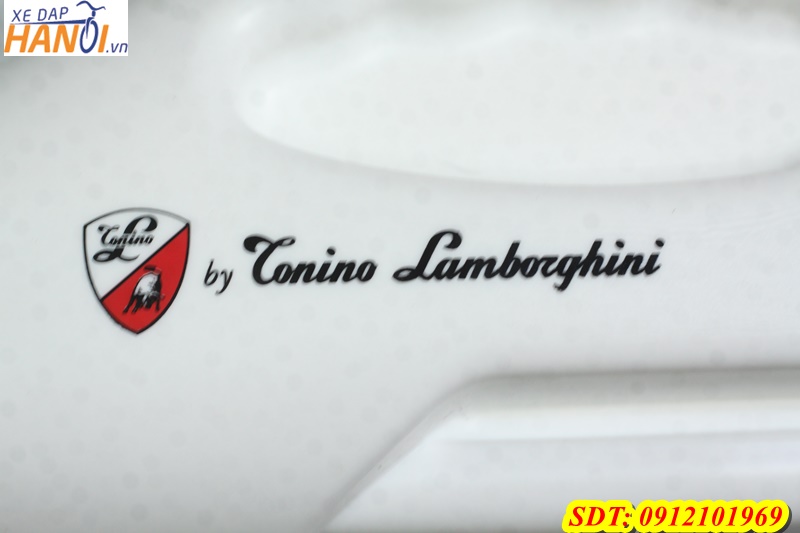Bình nước Lambighini của Ý cùng gọng nước theo bình