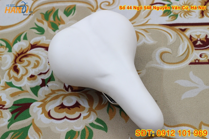 Yên xe đạp màu trắng