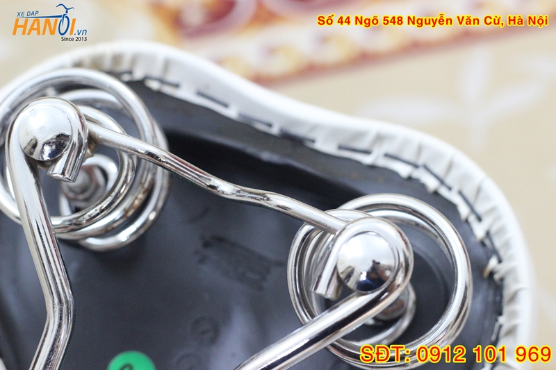 Yên xe đạp màu trắng