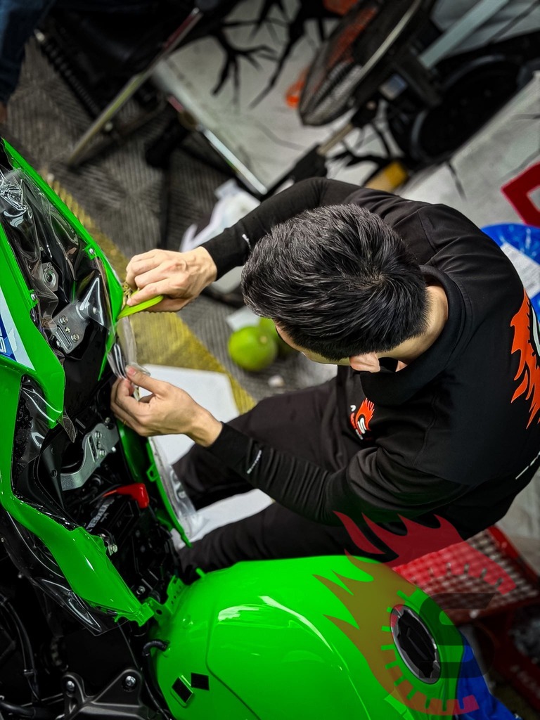 Dàn áo Kawasaki Ninja ZX-6R được dán PPF TPU