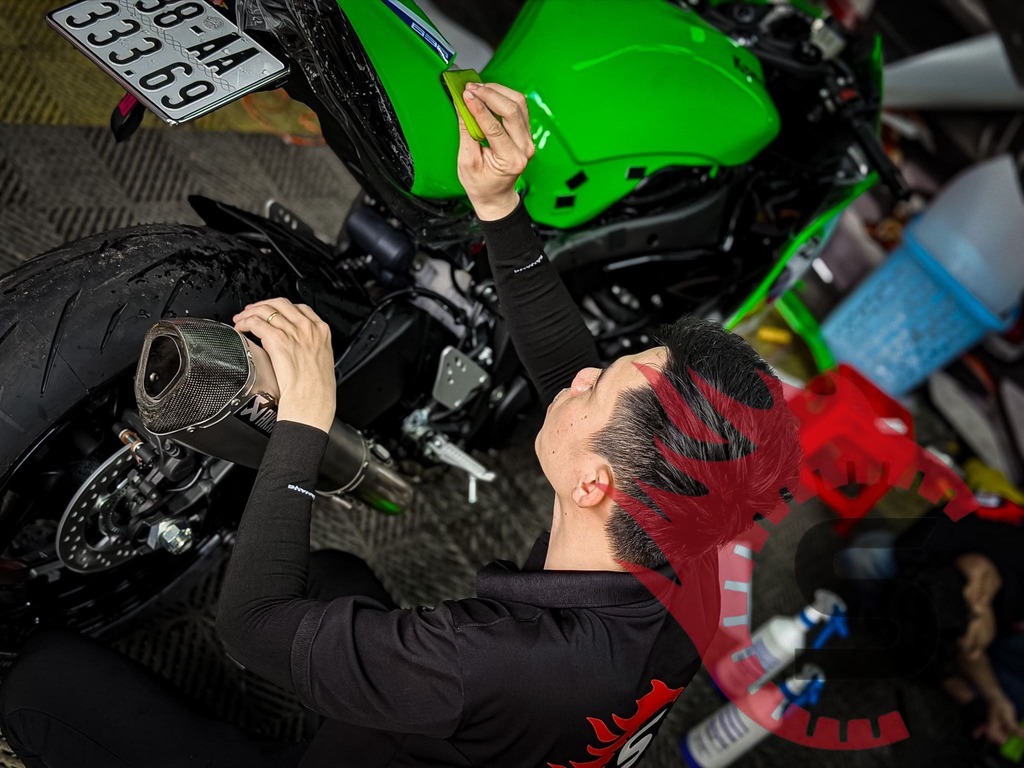 Kawasaki Ninja ZX-6R màu xanh dán PPF TPU bóng