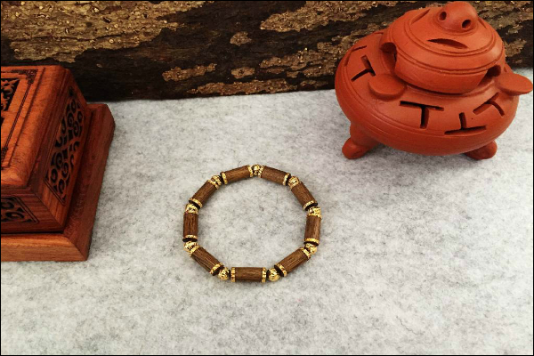 Vòng tay trầm hương bọc vàng 18k 2