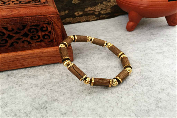 Vòng tay trầm hương bọc vàng 18k 2