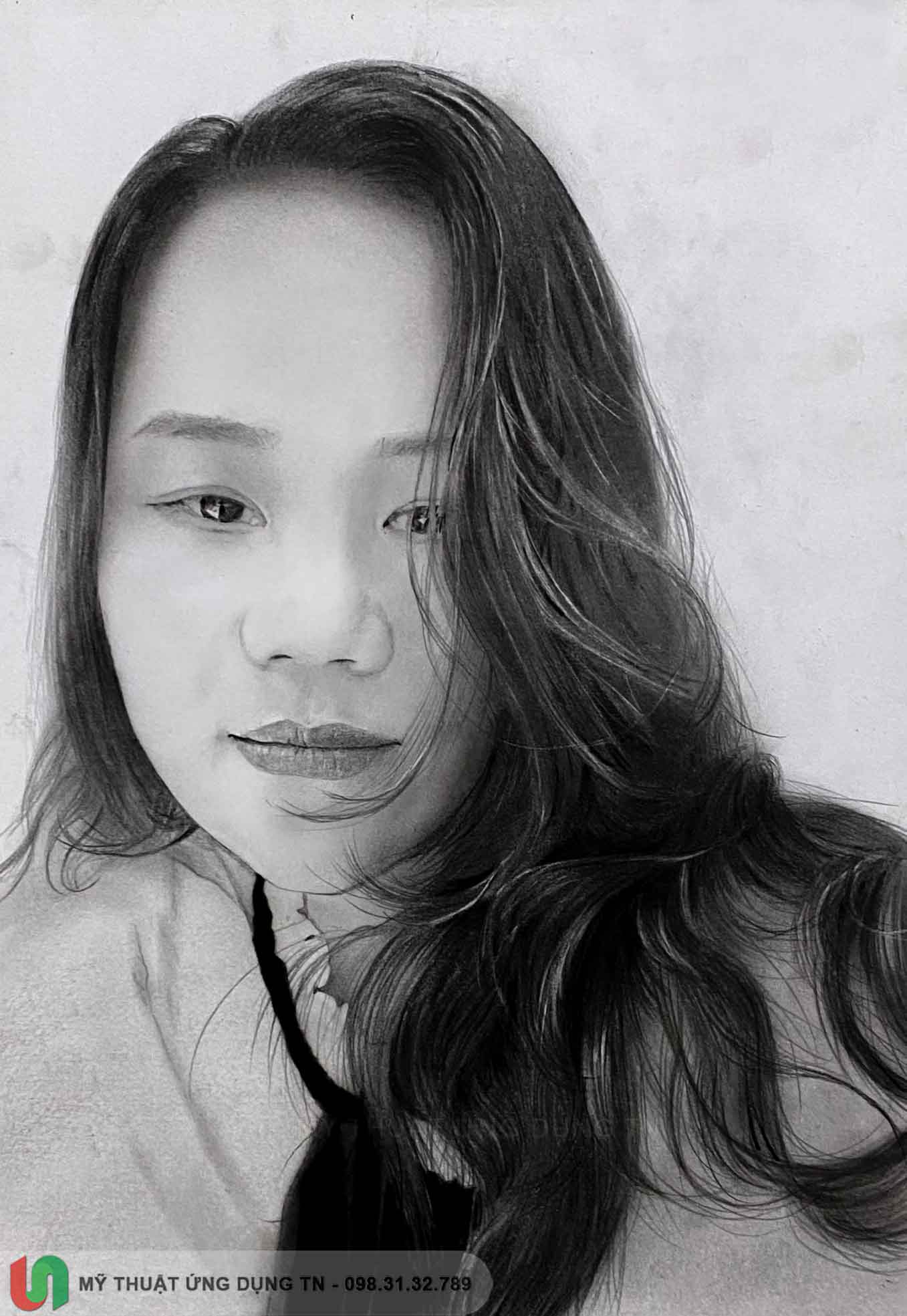 Tranh Vẽ Chân Dung Chì Tặng Mẹ – Món Quà Tình Cảm Từ Trái Tim Con