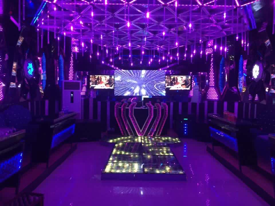 Lợi ích khi sử dụng đèn LED thiết kế nội thất karaoke
