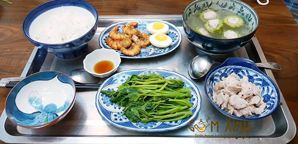 Chọn mua bộ đồ ăn Bát Tràng cao cấp đẹp bên mâm cơm ngày Tết