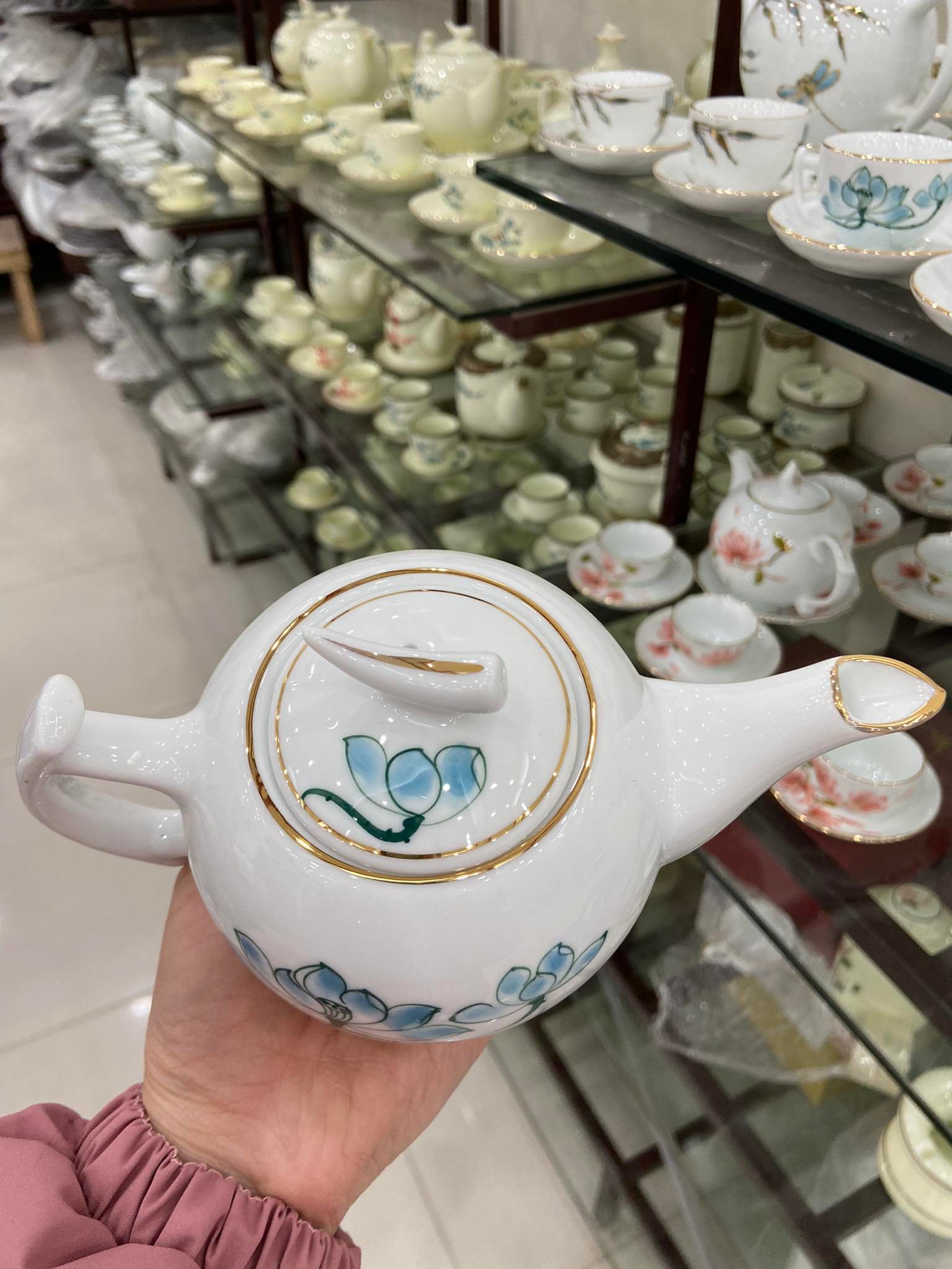 Bộ trà Bưởi cành vẽ hoa sen vàng kim