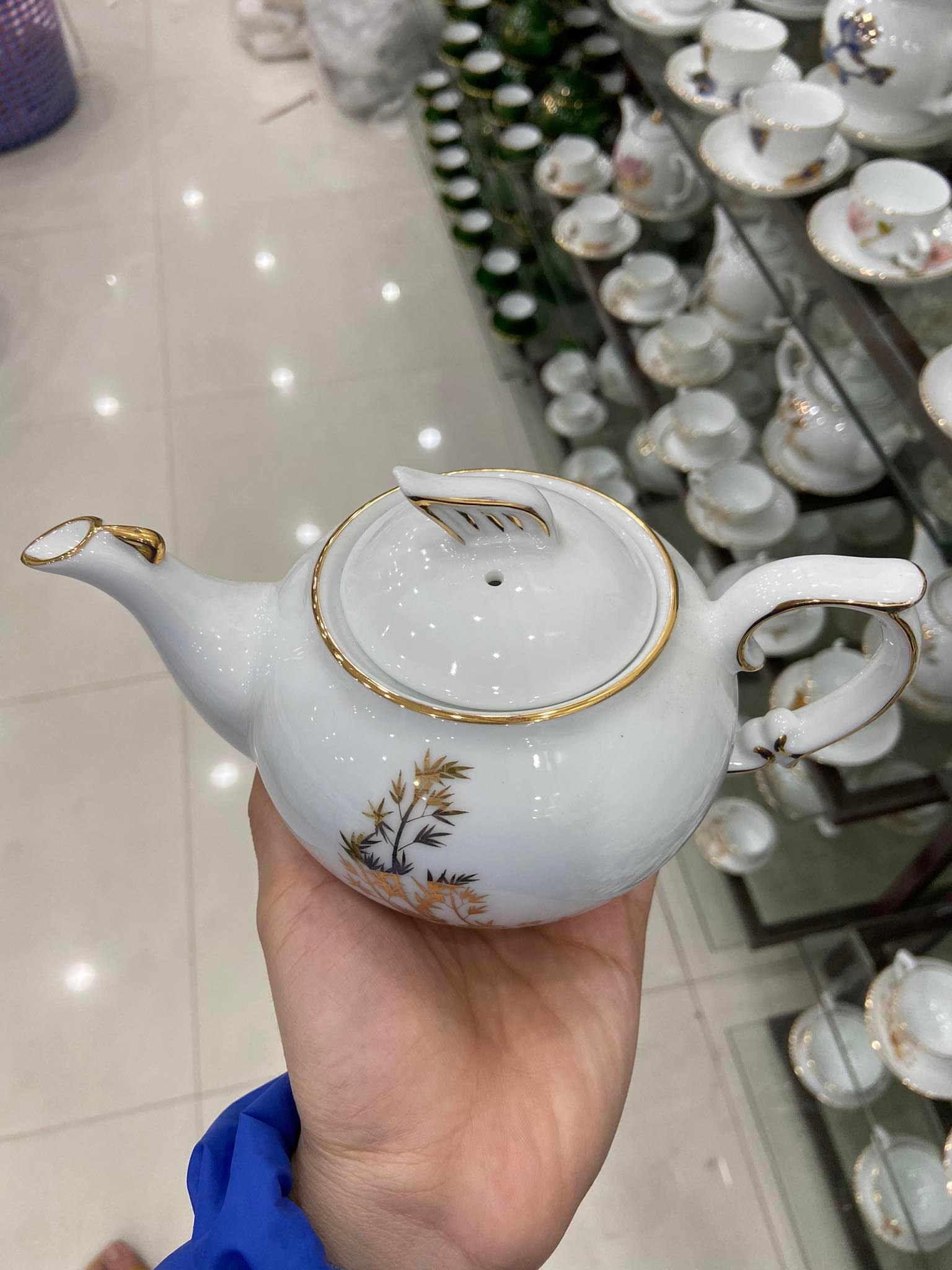 Bộ trà ba chân Công tre vàng kim