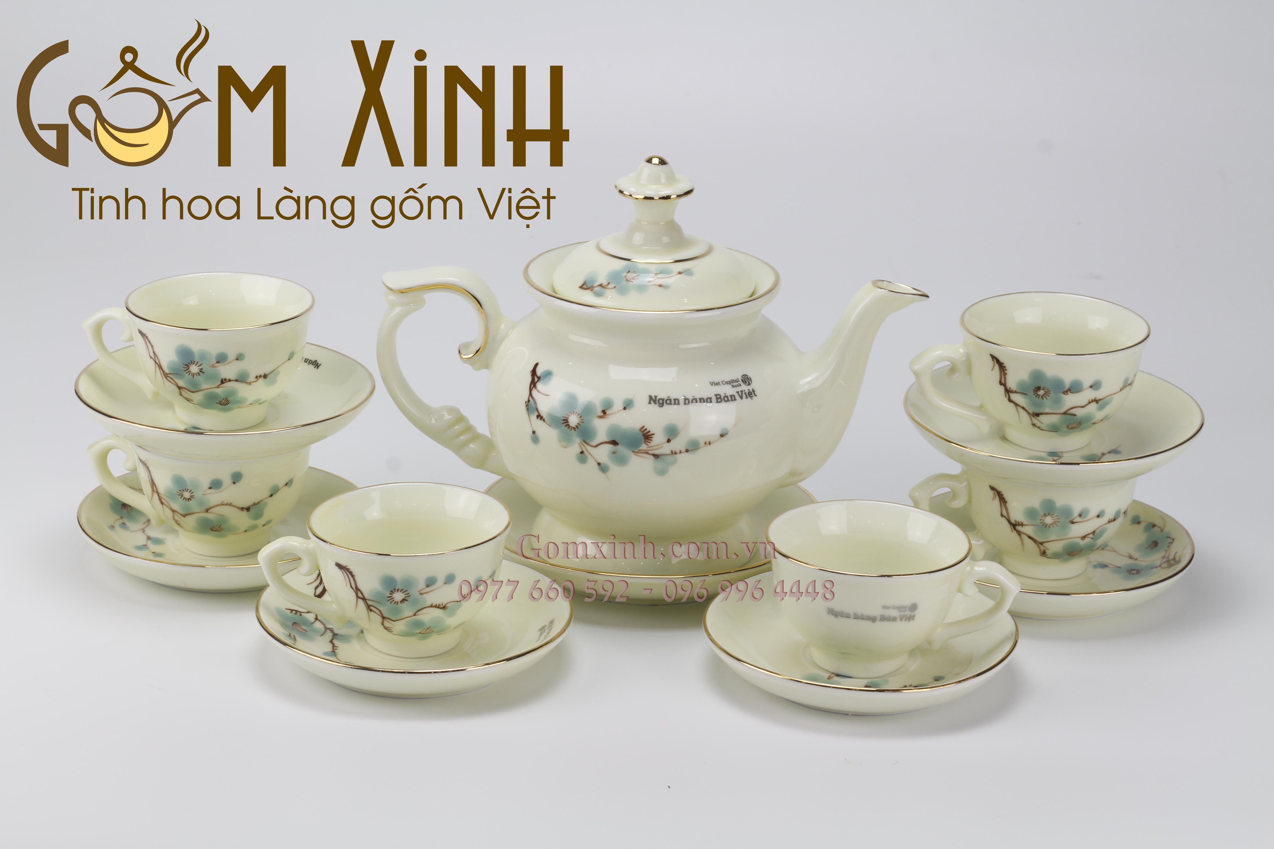 BỘ TRÀ PHÚ QUÝ VẼ ĐÀO XANH MEN KEM VIỀN VÀNG KIM IN LOGO