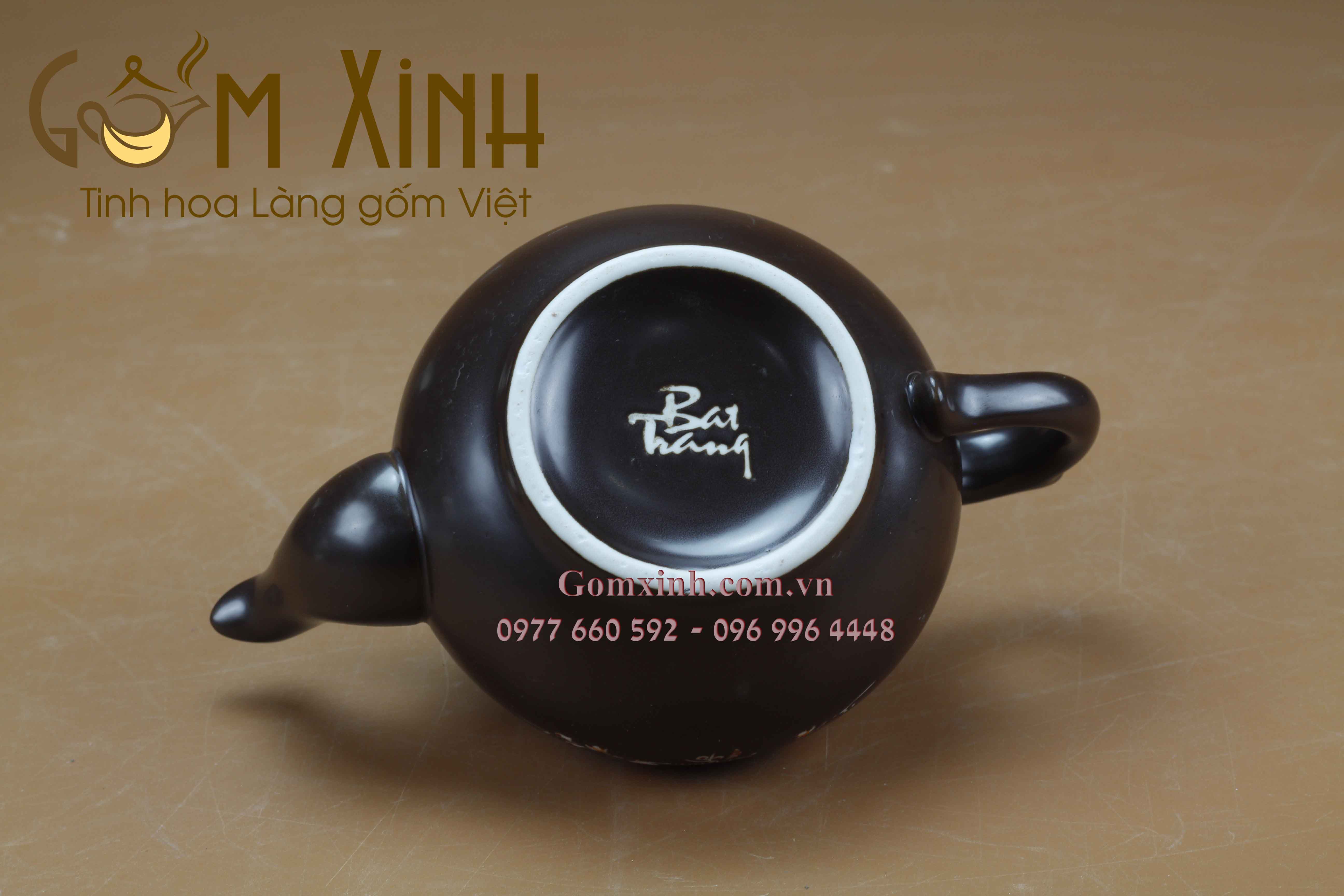 Bộ trà chóp nâu khắc vẽ hoa đào kèm phụ kiện