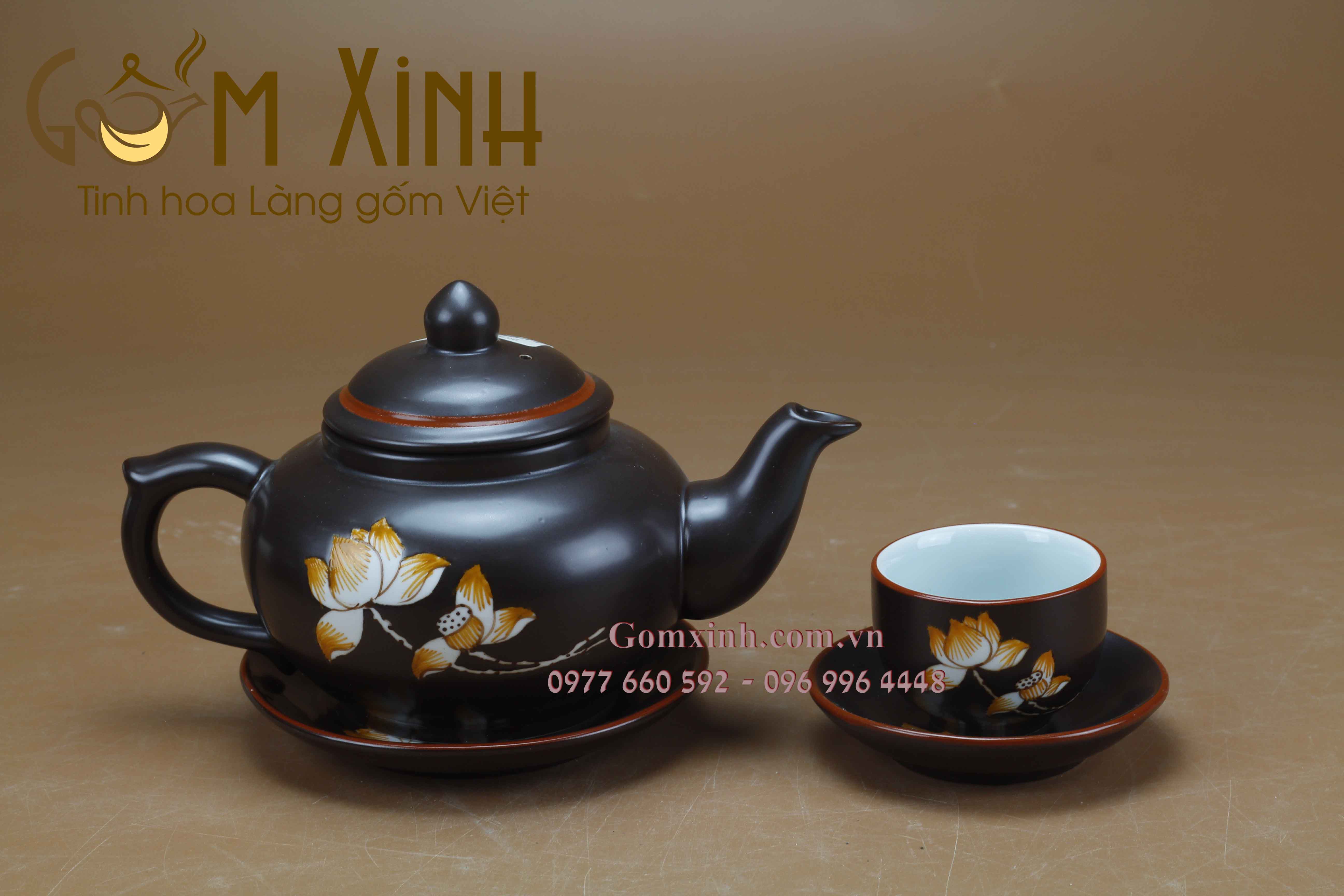 Bộ trà chóp nâu khắc vẽ hoa sen kèm phụ kiện