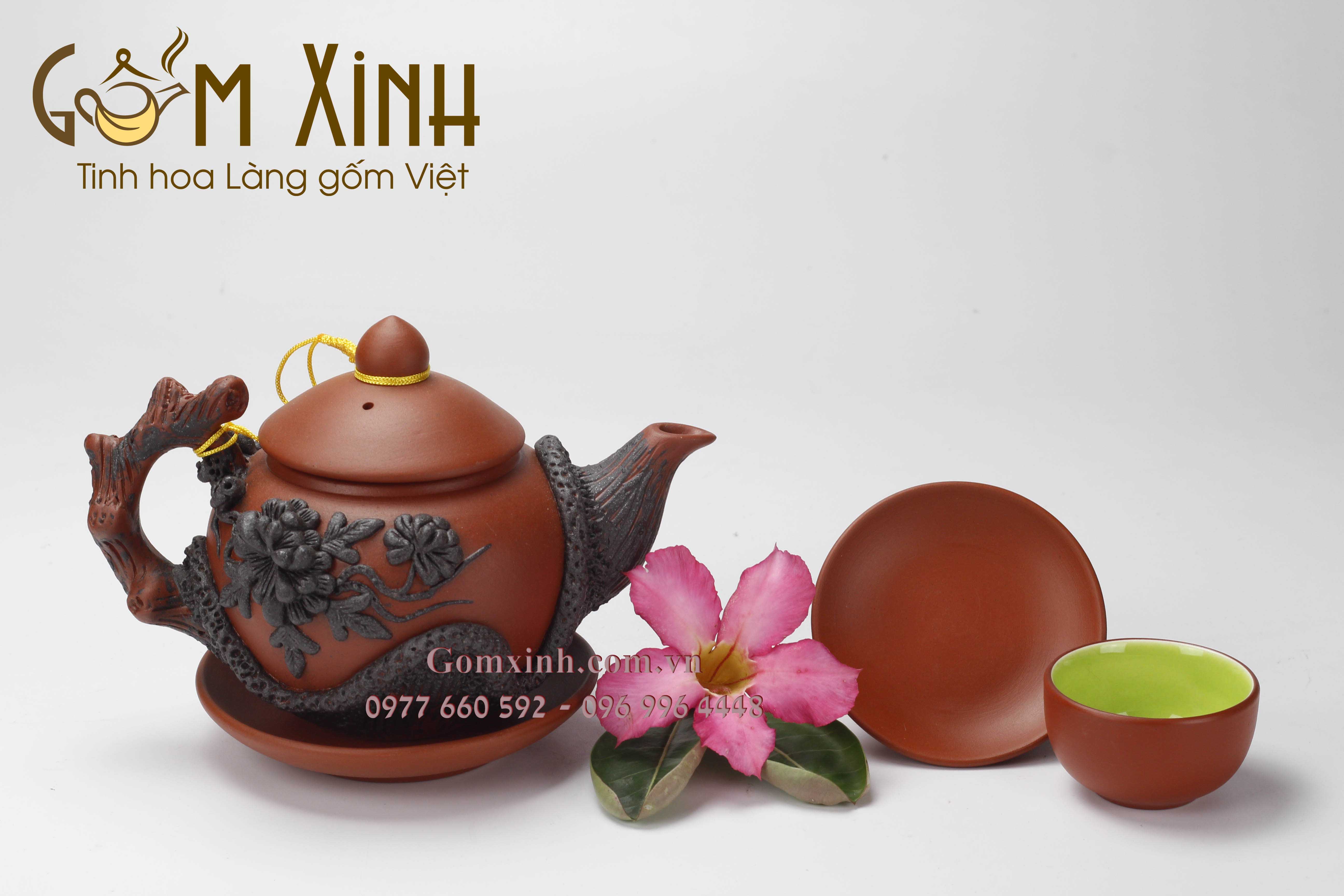 Bộ trà gốm đất đỏ hoa văn đắp nổi