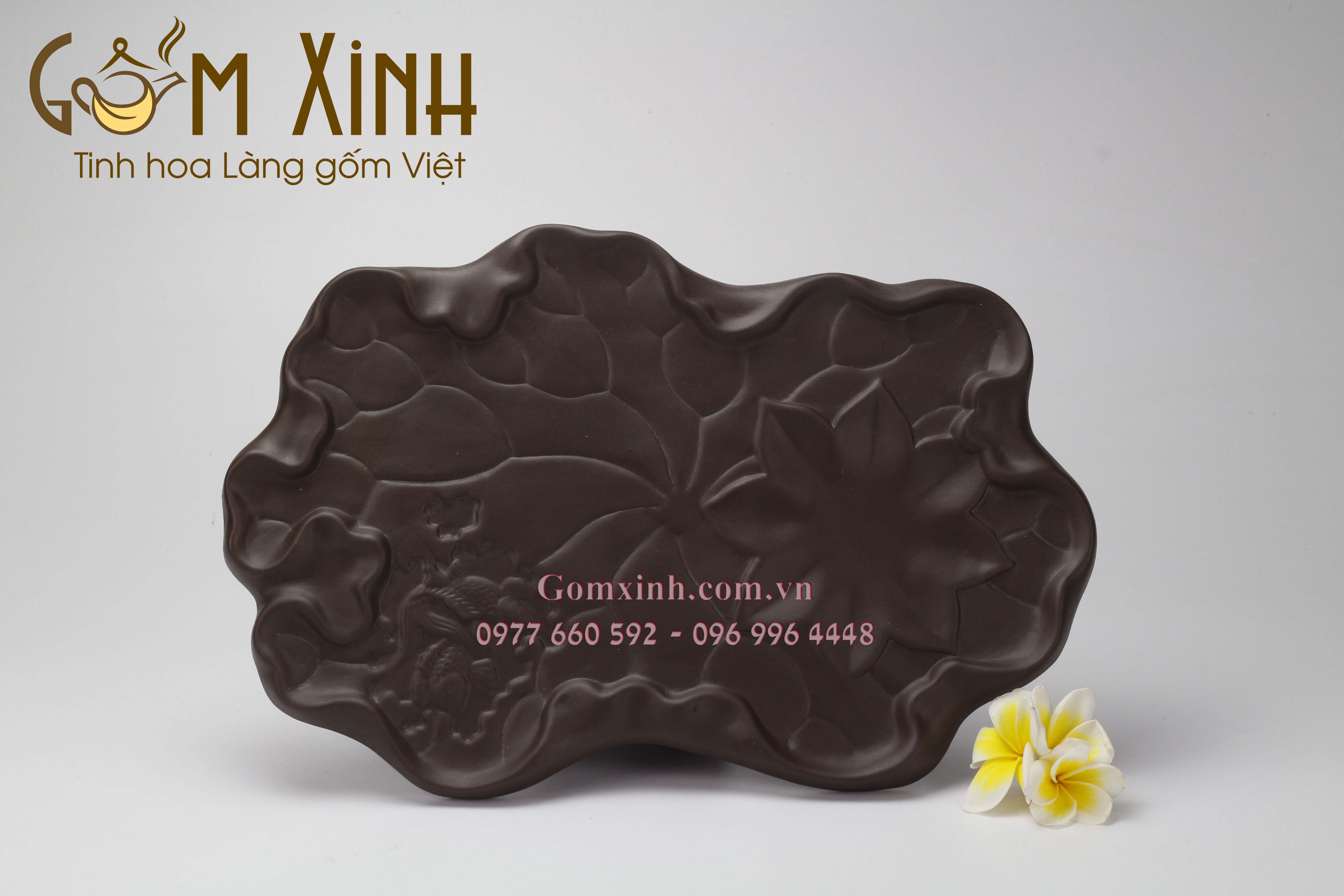 Bộ trà hoa sen đắp nổi kèm khay lá