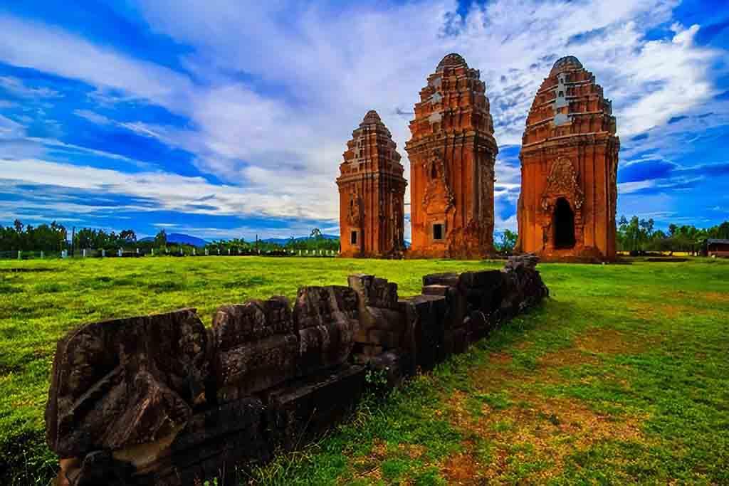 Tháp Bà Ponagar và những tháp chàm nổi tiếng nhất Việt Nam