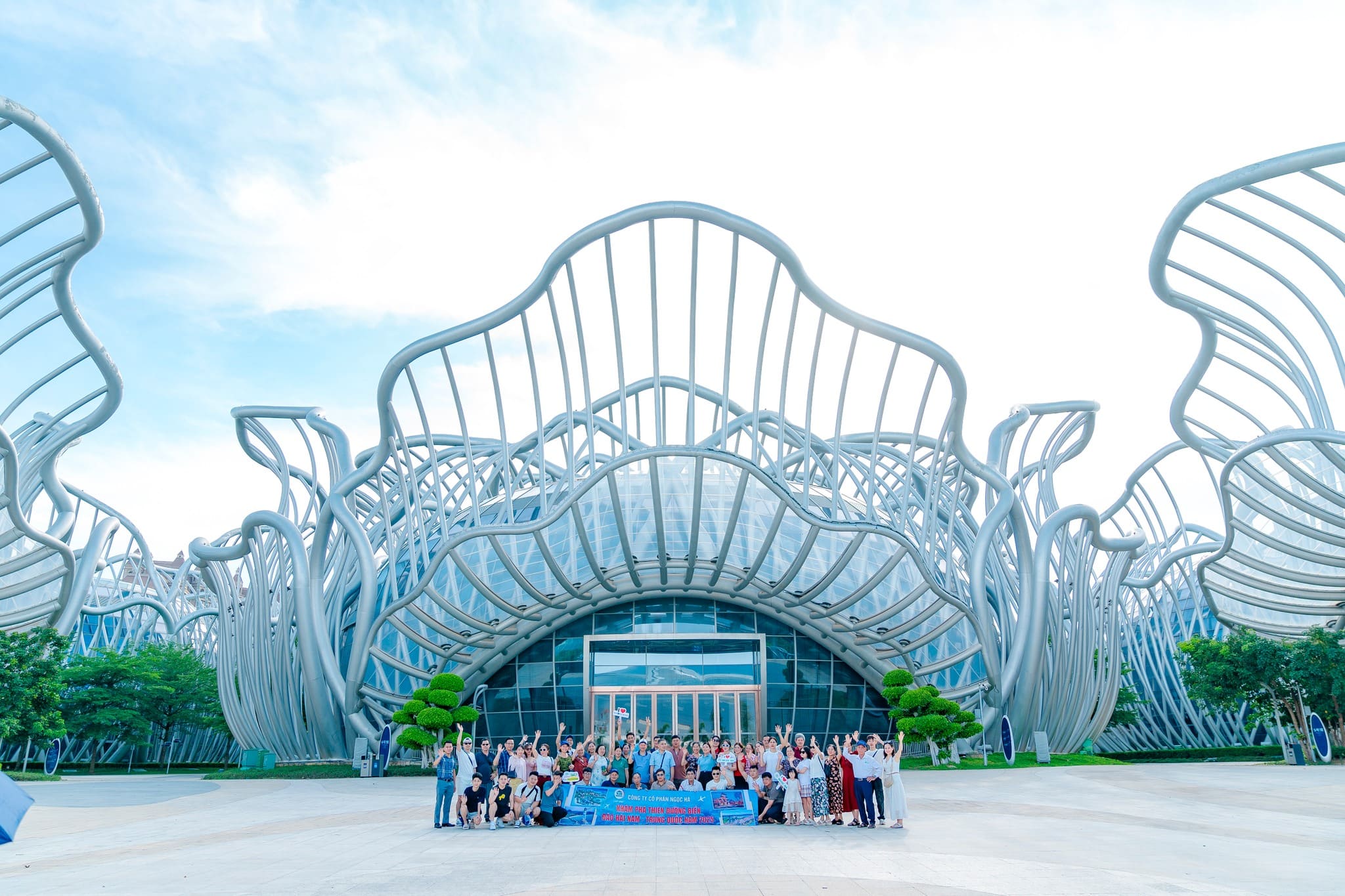 🌊✨ Hơn 50 trái tim 💙 Một hành trình đầy cảm xúc tại Đảo Hải Nam -