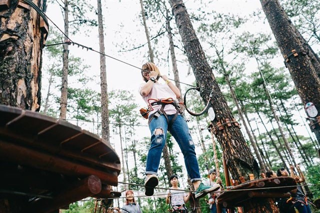 Du lịch Đà Lạt trải nghiệm đu dây xuyên rừng già tại Datanla High Rope Course