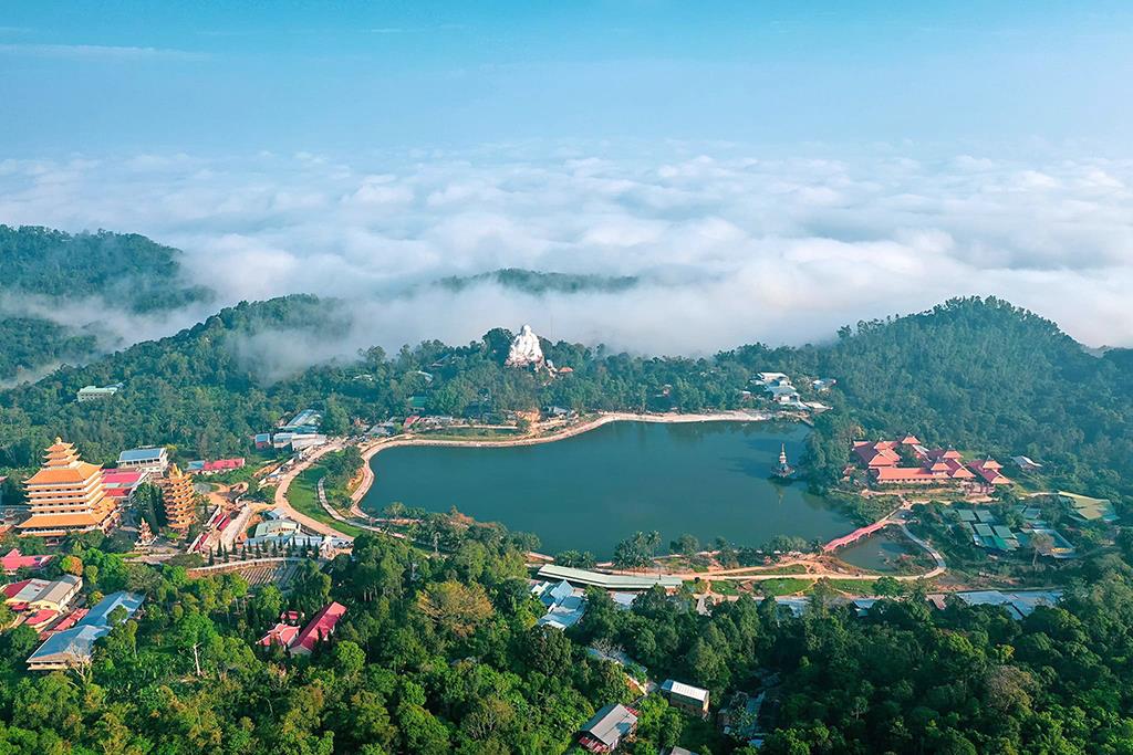 Du lịch An Giang khám phá Núi Cấm Tri Tôn, chợ Châu Đốc