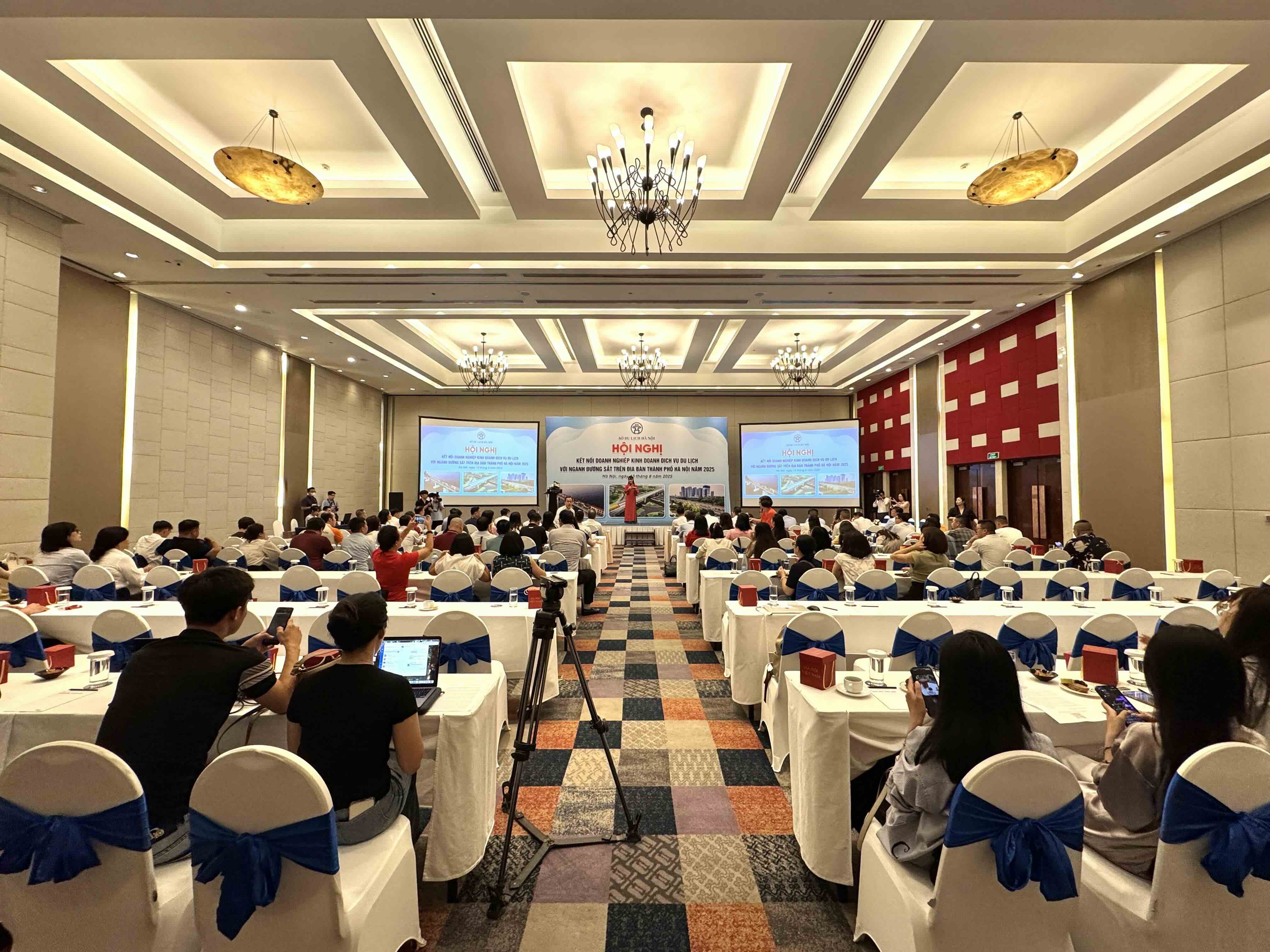 Trải nghiệm đường sắt đô thị Cát Linh - Hà Đông & Hội nghị kết nối Doanh nghiệp du lịch với ngành Đường sắt trên địa bàn thành phố Hà Nội 2025